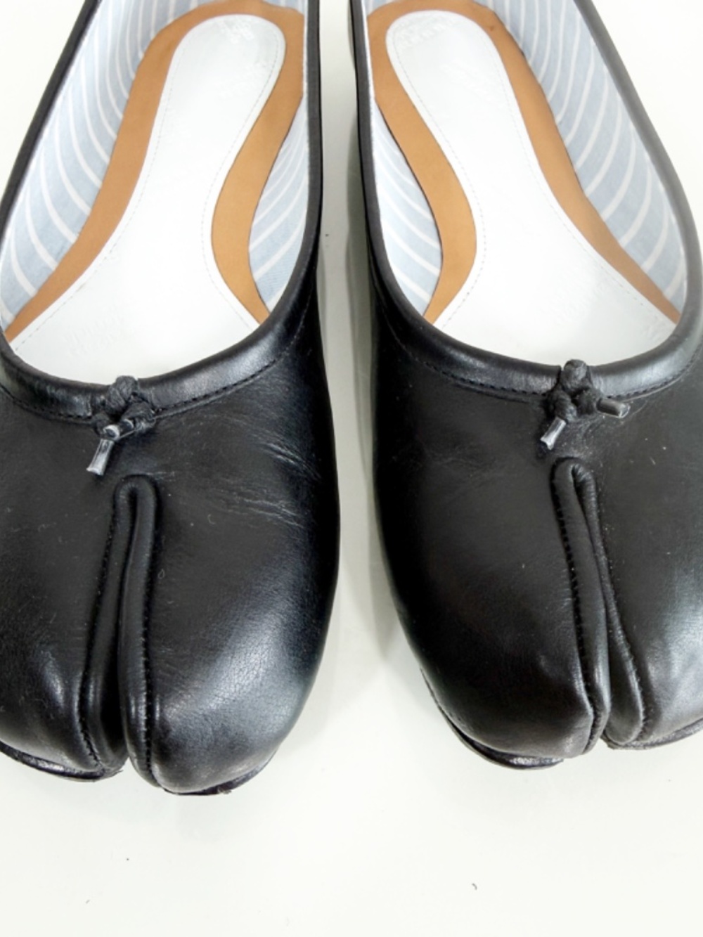 Maison Margiela Black Leather Tabi Flats - Picture 5 of 9